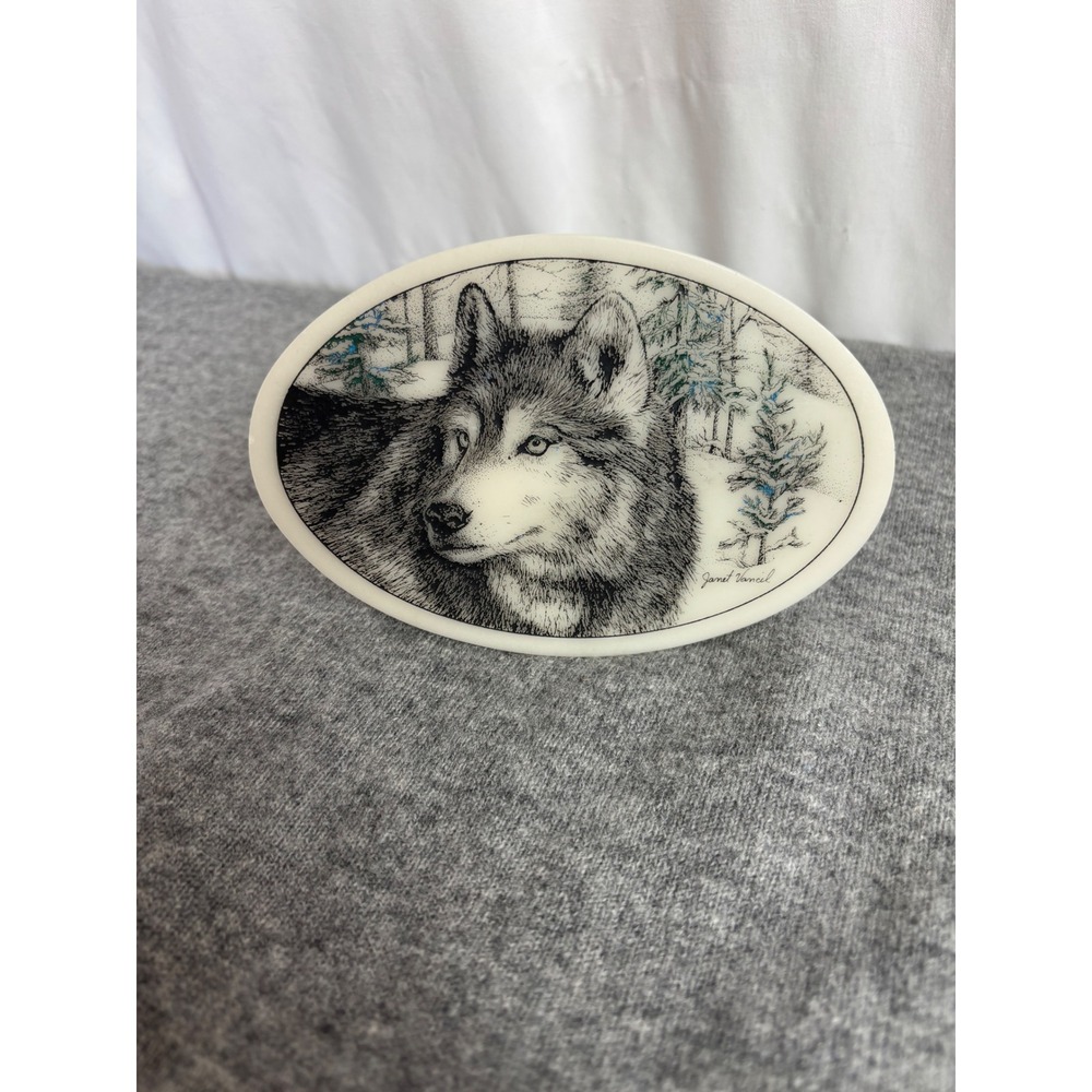 Janet Vancil Wo-Di Wolf Scrimshaw Art Oval‎ Plaque Handcrafted Tennessee Vintage